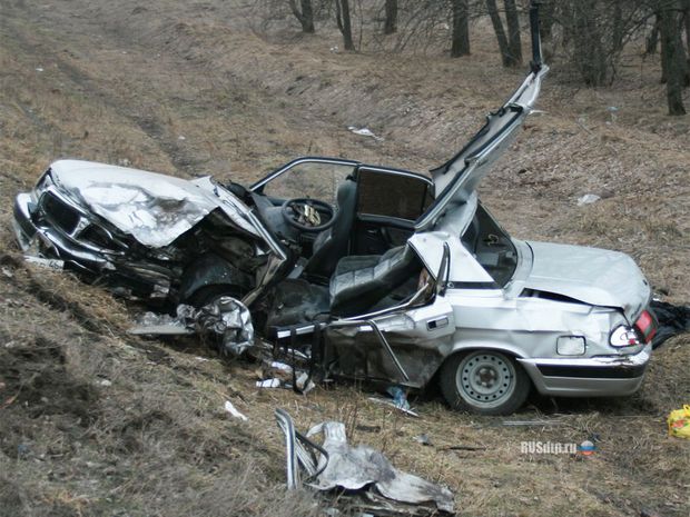 İcra hakimiyyətinin avtomobili körpüdən düşdü: 2 ölü, 3 yaralı