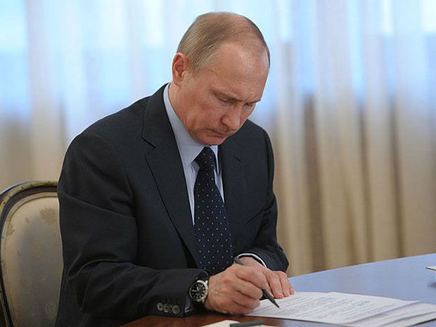 Putin Azərbaycanın televiziya kanalının rəhbərini təltif etdi