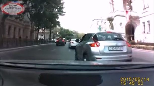 Bakının mərkəzində xanım sürücü qəzaya səbəb oldu - VİDEO