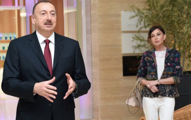 Prezident və xanımı açılışda