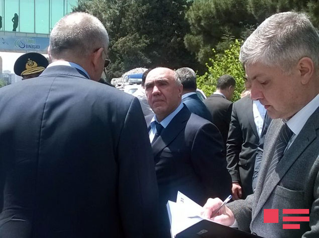 Zakir Qaralov: “Binada baş verən yanğının ilkin səbəbi üzlük örtüyünün lazımı keyfiyyətdə olmamasıdır”