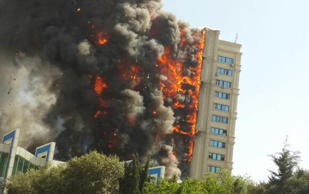 Bakıdakı dəhşətli yanğın zamanı- Özünü balkondan atdı, öldü
