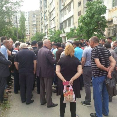 Abid Şərifov yanan bınanın sakinlərinə: Nağıl danışmayın