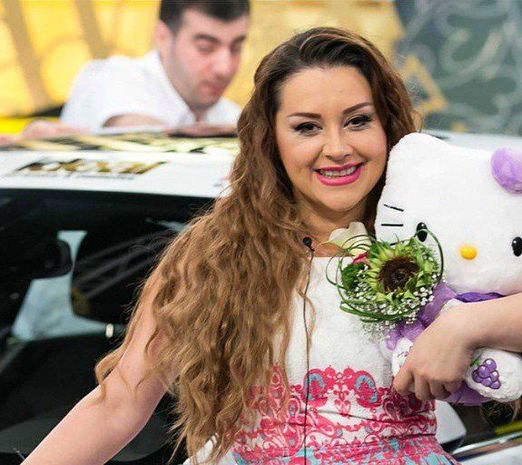Xatirə "Maşın"da qazandığı avtomobili hədiyyə etdi