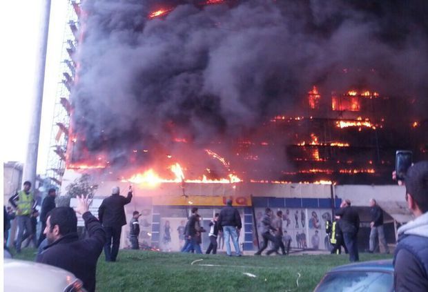 “Nargilə” kafesinin yaxınlığında yanan binanın sakinlərinə də pul ayrıldı