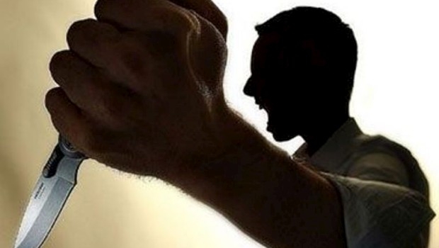 Anasını namus üstə öldürən oğulun məhkəməsi başladı