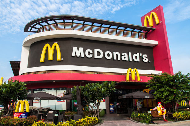 Azərbaycanlı məktəblilər “McDonald’s”ı yardılar