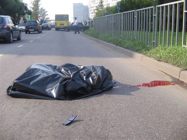 Dəhşətli qəza: “BMW” yolun kənarında dayanan 8 piyadanı vurdu