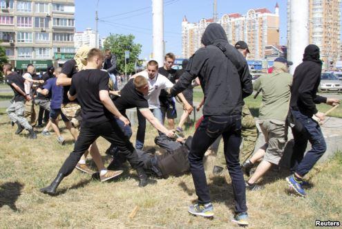 Bərdədə polislə vətəndaşlar arasında qarşıdurma: 10-a yaxın sakin saxlanıldı - VİDEO