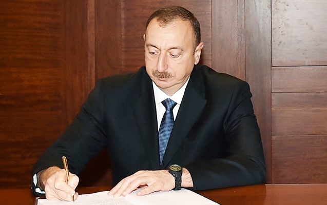 Prezident məşqçiləri təltif etdi