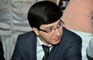Sənin atan da məni beləcə ağlatmışdı…