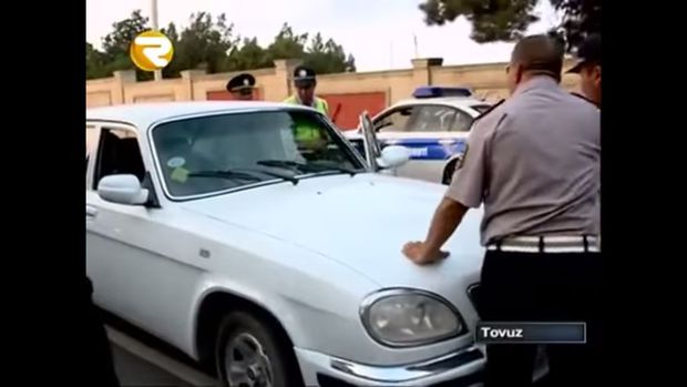 Qazaxda avtomobili yol polisinin üstünə sürdülər – VİDEO