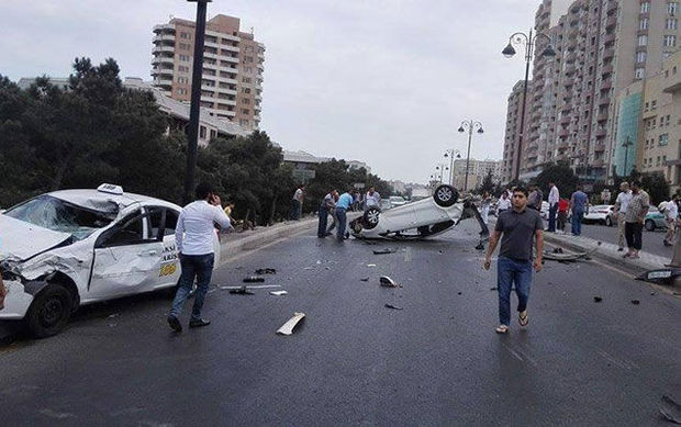 Bakıda ağır qəza: Sıxlıq yarandı - FOTO