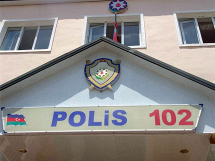 Tovuz sakini polis şöbəsinə pulemyotla girdi