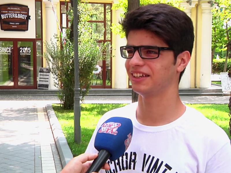 "Atam 700 bal topladığımı öyrənəndə göz yaşlarını saxlaya bilmədi" - VİDEO