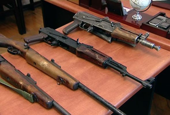 Qaçqınların binasından çoxlu silah tapıldı