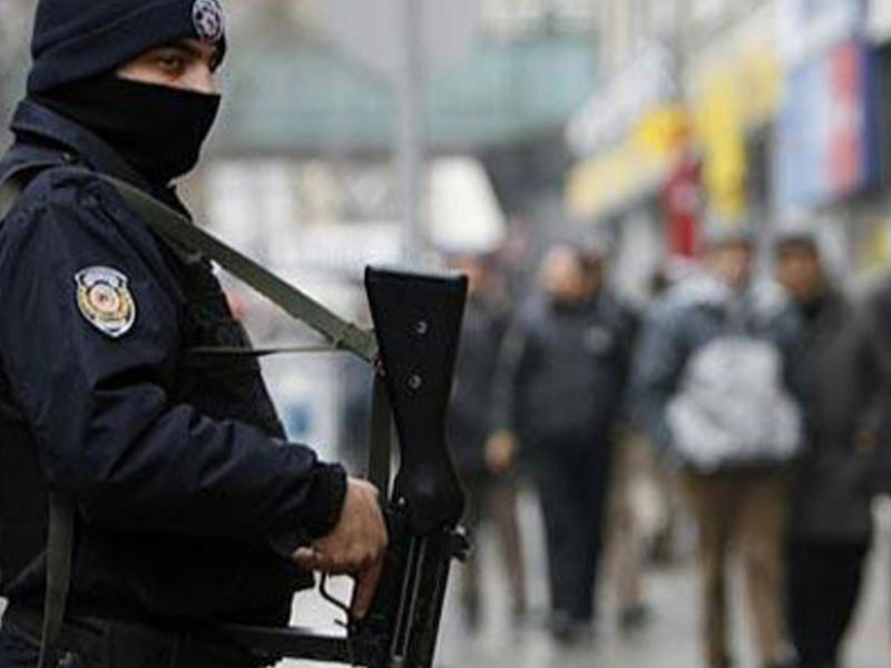 2 polisi başından güllələdilər