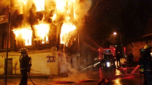 Bakıda yaşayış binasında yanğın
