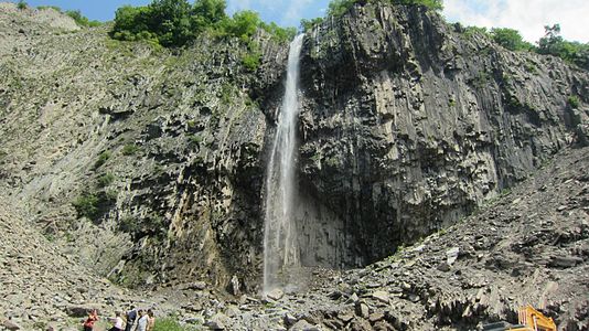 Balakən sakini şəlalədən yıxılaraq ölüb