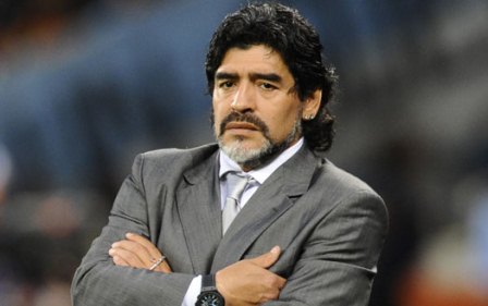 Maradona FİFA prezidentliyinə namizəd oldu - RƏSMİ