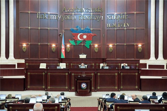 İstirahət bitdi, deputatlar parlamentə qayıdırlar