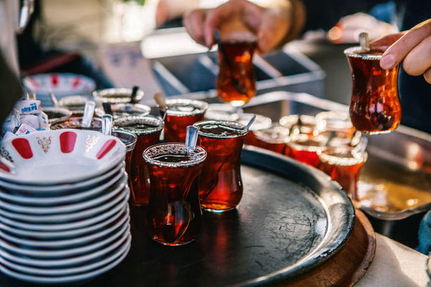 Bakıda üzərində Allahın adı olan çay satılır – FOTO