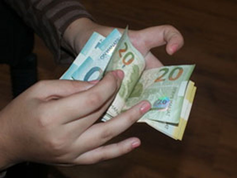 Azərbaycanda orta aylıq maaş artdı