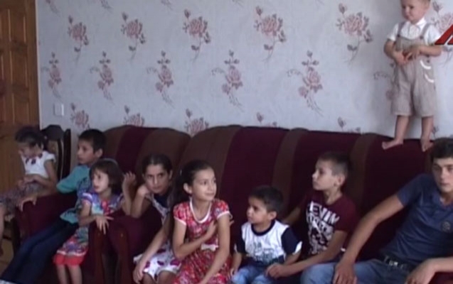 ‘Adlarını yadda saxlaya bilmirəm’- 13 uşaqlı ailədən reportaj 