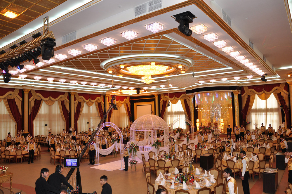 Restoranın pulunu verə bilmədiyi üçün qaynanasını girov götürdülər - AZƏRBAYCANDA 