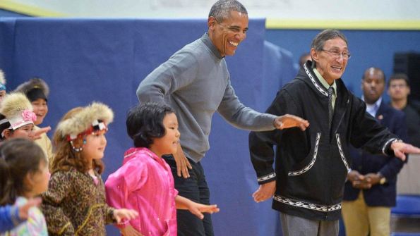 Barak Obama milli rəqs oynadı – VİDEO 