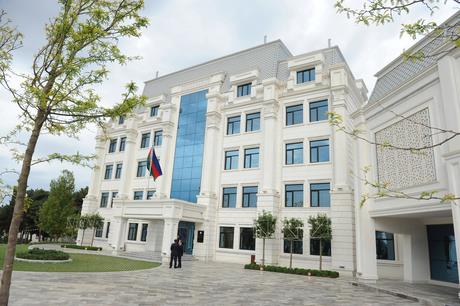 Binəqədi qəsəbə bələdiyyəsi “Binəqədi Oil Company”-ni məhkəməyə verib