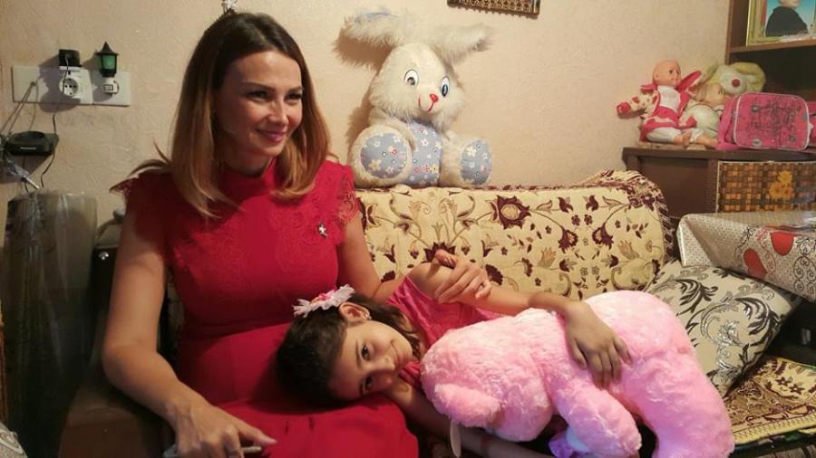 Qənirə Paşayeva Xanım Qafarovanın qızına baş çəkdi  foto 