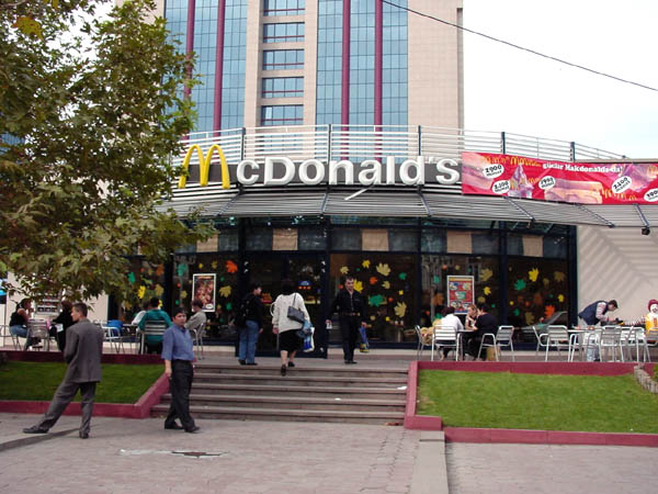 Bakıdakı “McDonalds”da qalmaqal -  Video 