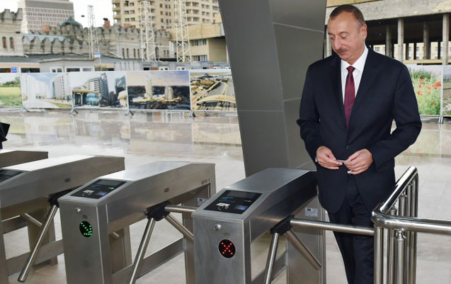 Prezident ilk Bakı-Sumqayıt qatarını yola saldı