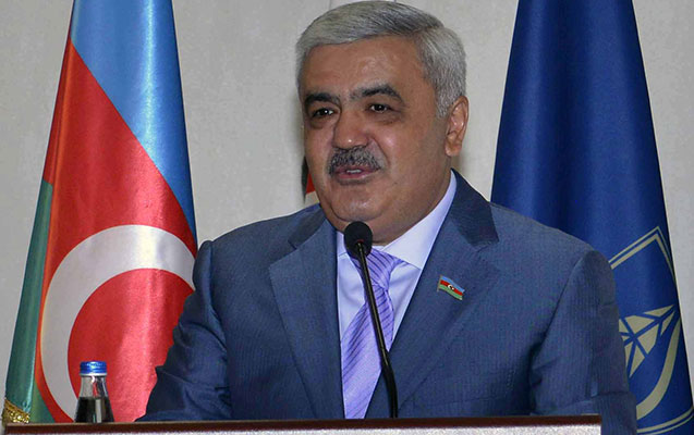 Rövnəq Abdullayev tələbələrlə görüşdü: “Biz neft kapitalını insan kapitalına çevirməliyik”