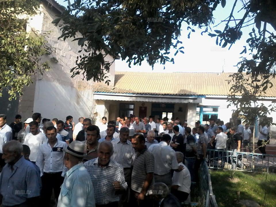 Valideynlər məktəbi boykot etdilər -  FOTO