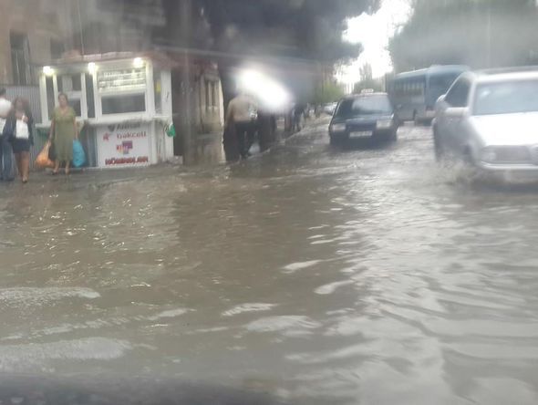 Bakıda güclü yağış: Əhmədlini su basdı -  FOTO