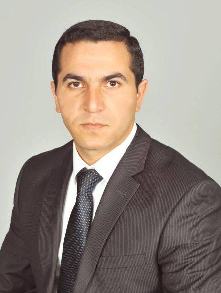 Baş redaktor deputatlığa namizəd oldu