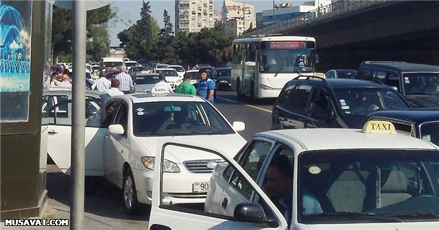 Nəqliyyat “qoçular”ı da özlərinə “qoçu dəstəsi” yaradıblar -Sürücüləri döymək üçün