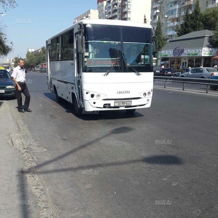 Bakıda sərnişinlərin həyatı ilə oynayan gənclər