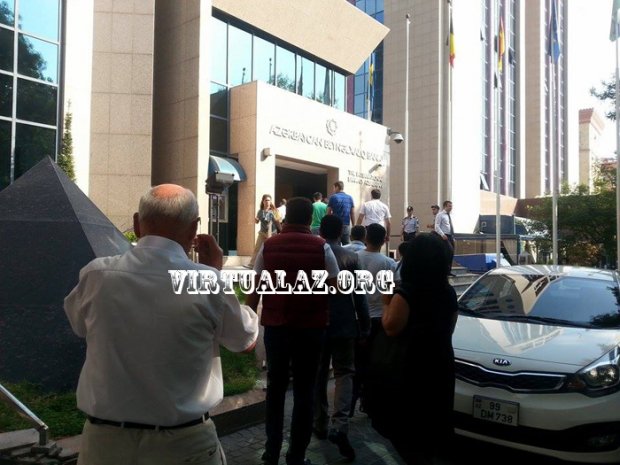 Beynəlxalq Bankın qarşısında aksiya