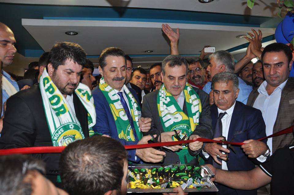 Azərbaycanda məşhur olan iş adamından AK Partiyaya sürpriz dəstək