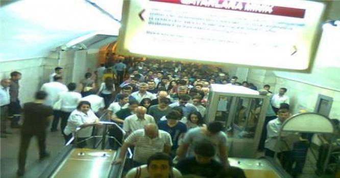 Metroda daha bir ajiotaj -Sərnişinlər qatardan boşaldıldı