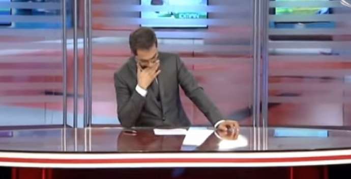 “ATV xəbər”in aparıcısını efirdə gülmək tutdu - VİDEO