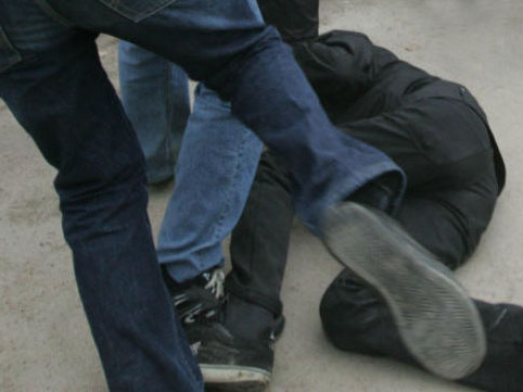 Bakı məktəbində kütləvi dava:-şagirdin burnunu sındırdılar