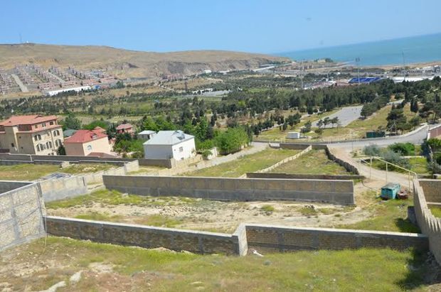 Səbail rayonunda qanunsuz evlər sökülür