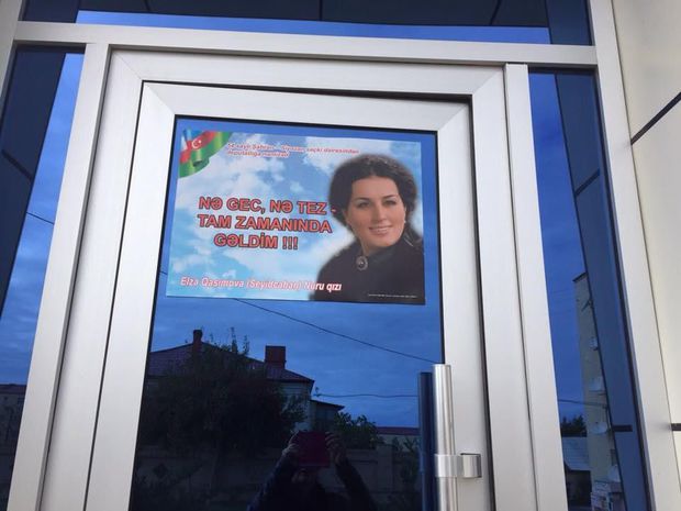 Elza təbliğata başladı -FOTO