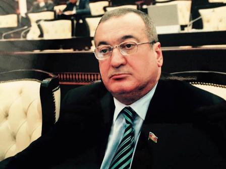 Rektor-deputat kürəkənini satdı - "Biz dövlətin yanındayıq, kürəkənin yox"