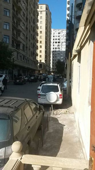 Yasamalda faciə: Pəncərəni silən qız 10-cu mərtəbədən yıxıldı –FOTO
