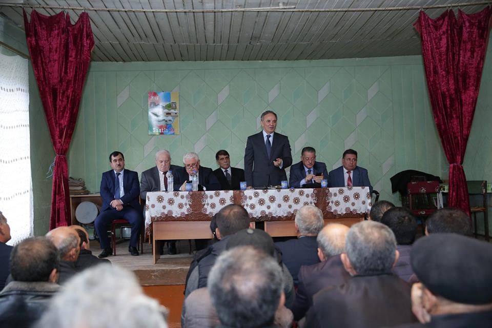Əflatun Amaşov Saatlı rayonunun Azadkənd, Sarıcalı və Əbil kəndlərinin seçiciləri ilə görüşüb